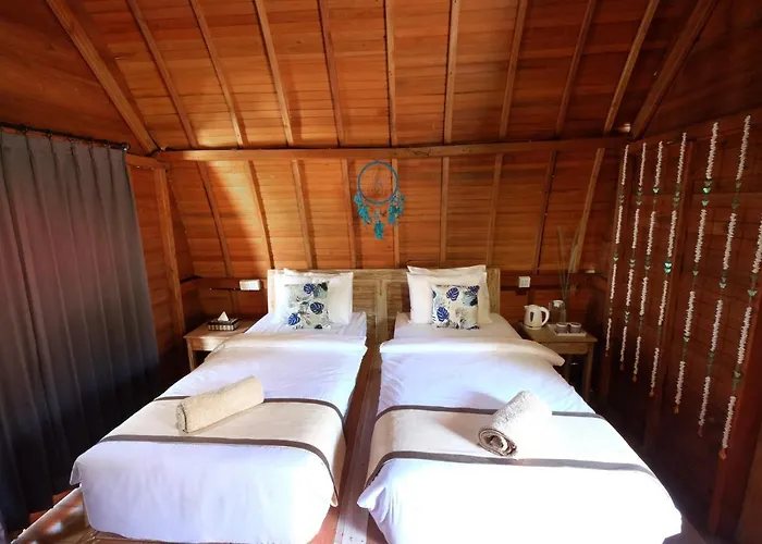 假日公园 Adara Huts 3*