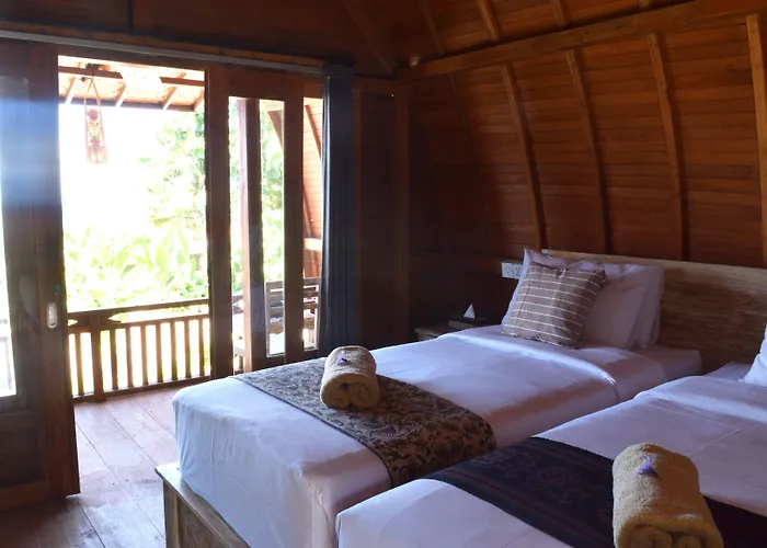 Adara Huts 假日公园 3*